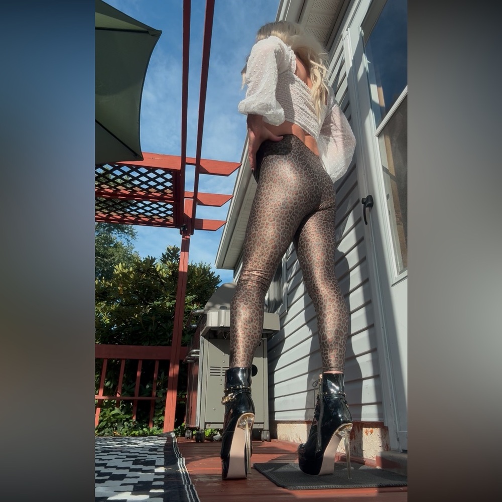 Leopard Print Leggings - Picture 6 of 7